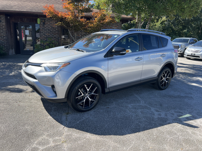 2018 Toyota RAV4 SE 1